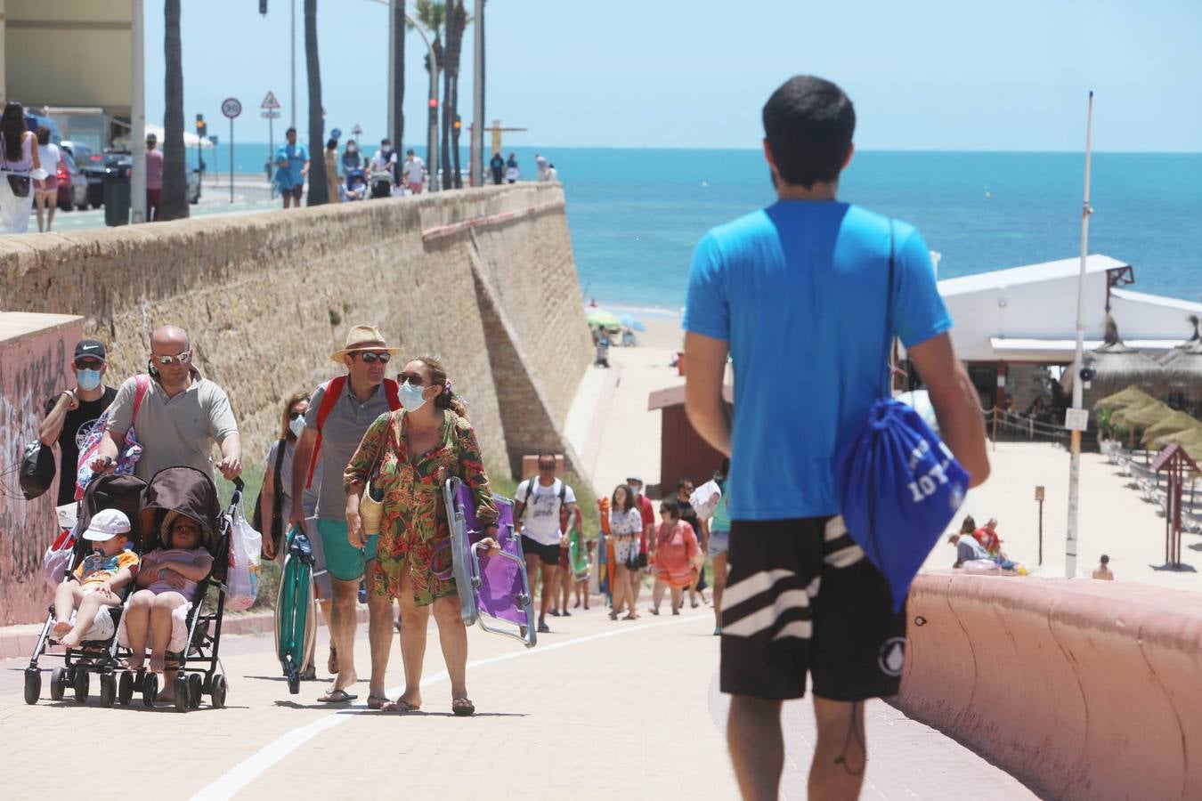 FOTOS: Las mascarillas, protagonistas de la cuenta atrás para la nueva normalidad en Cádiz