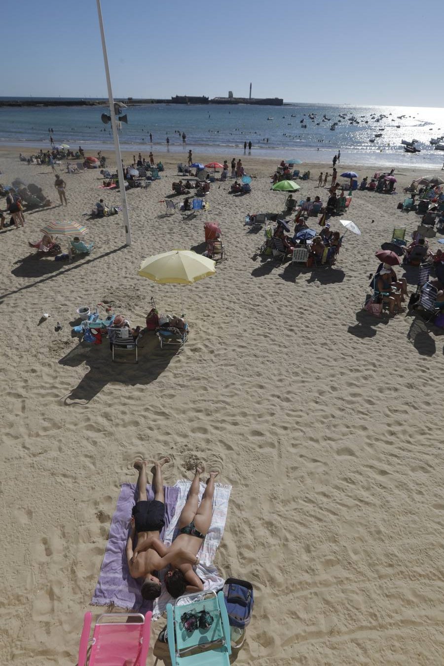 FOTOS: Las mascarillas, protagonistas de la cuenta atrás para la nueva normalidad en Cádiz