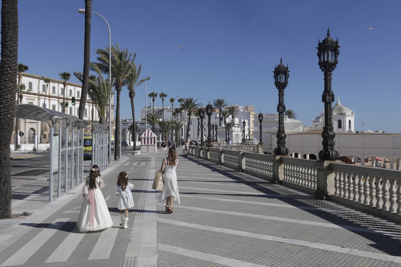 FOTOS: Las mascarillas, protagonistas de la cuenta atrás para la nueva normalidad en Cádiz