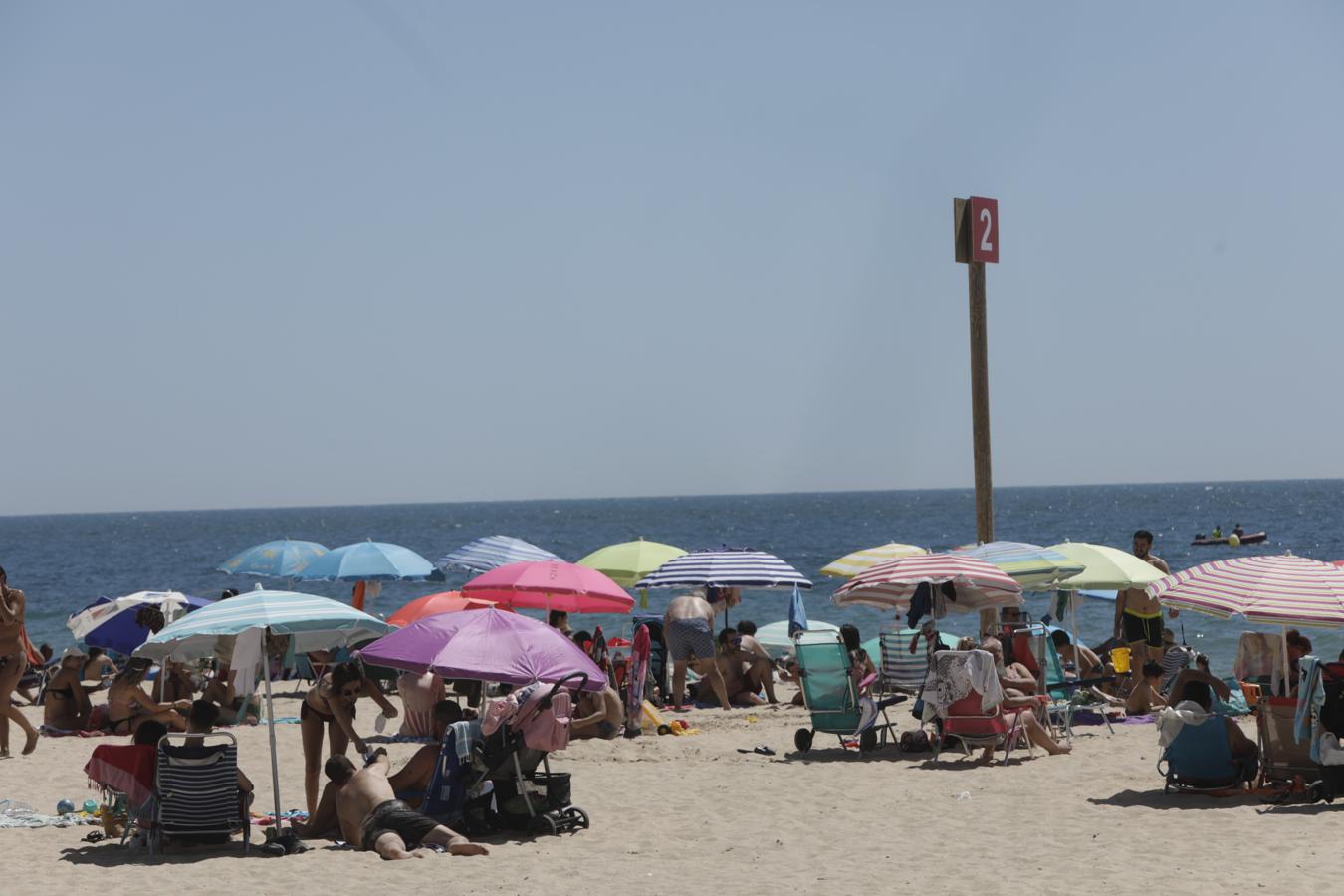 FOTOS: Cádiz se despide del Estado de Alarma disfrutando de sus playas