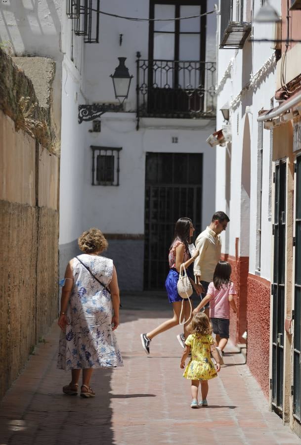 En imágenes, el calor marca la llegada de la «nueva normalidad» en Sevilla