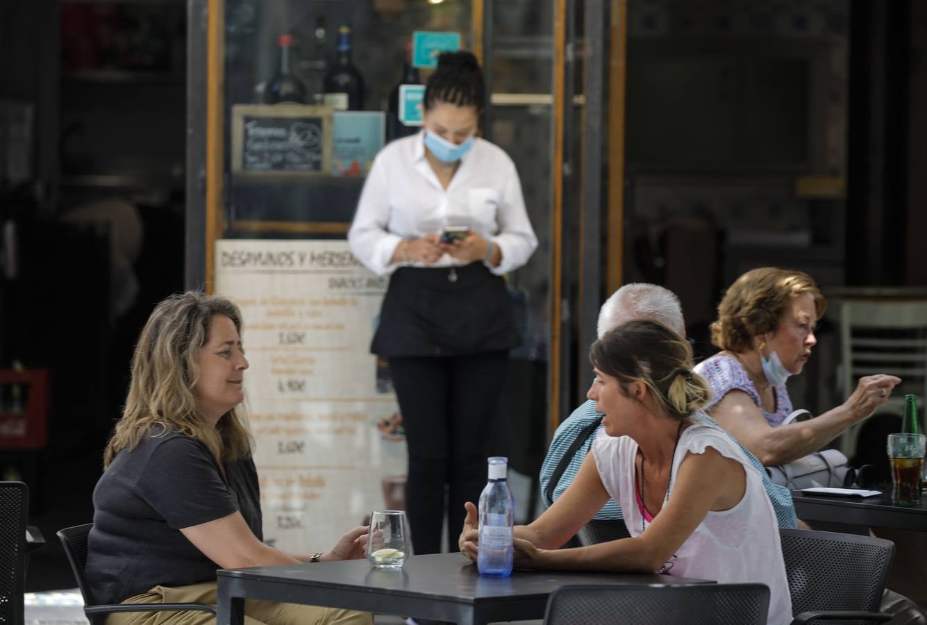 En imágenes, el calor marca la llegada de la «nueva normalidad» en Sevilla