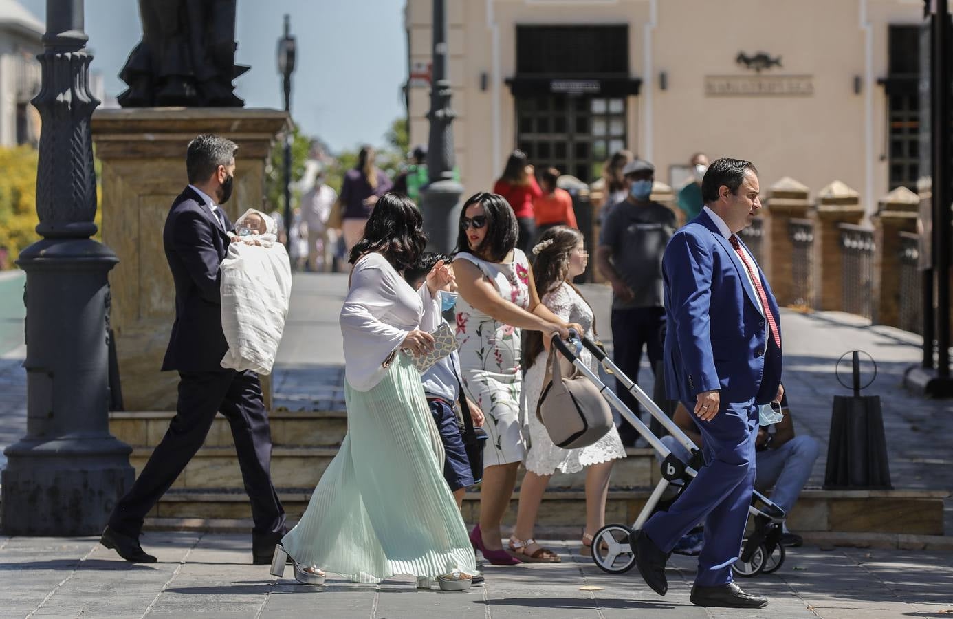 En imágenes, el calor marca la llegada de la «nueva normalidad» en Sevilla