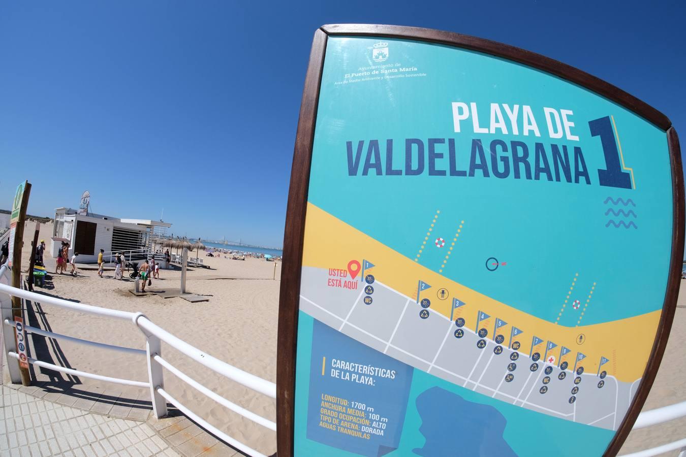 En imágenes, la playa de Valdelagrana el primer día de «nueva normalidad»