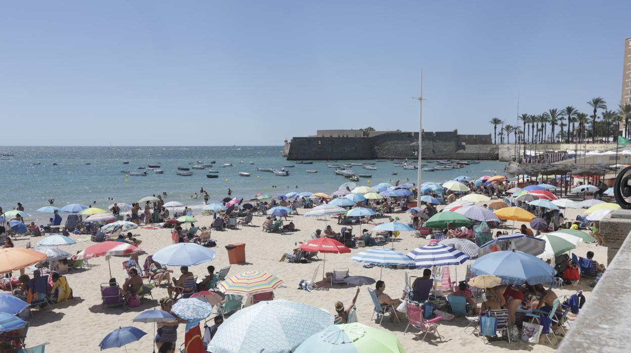 FOTOS: Cádiz presume de playas en el primer día de la &#039;nueva normalidad&#039;