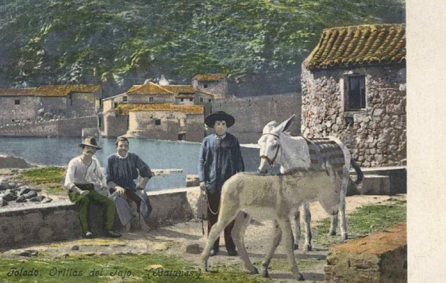 Imagen coloreada de Purger &amp; Co. (ca. 1903) con personajes junto los batanes de San Sebastián. Al fondo, los molinos de Romayla. Archivo Municipal de Toledo. 