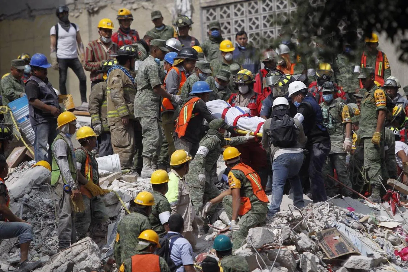 El terremoto de magnitud 8,2 con epicentro en Chiapas del 7 de septiembre dejó 98 víctimas mortales; 78 de ellas en Oaxaca, 16 en Chiapas y cuatro en Tabasco.. 