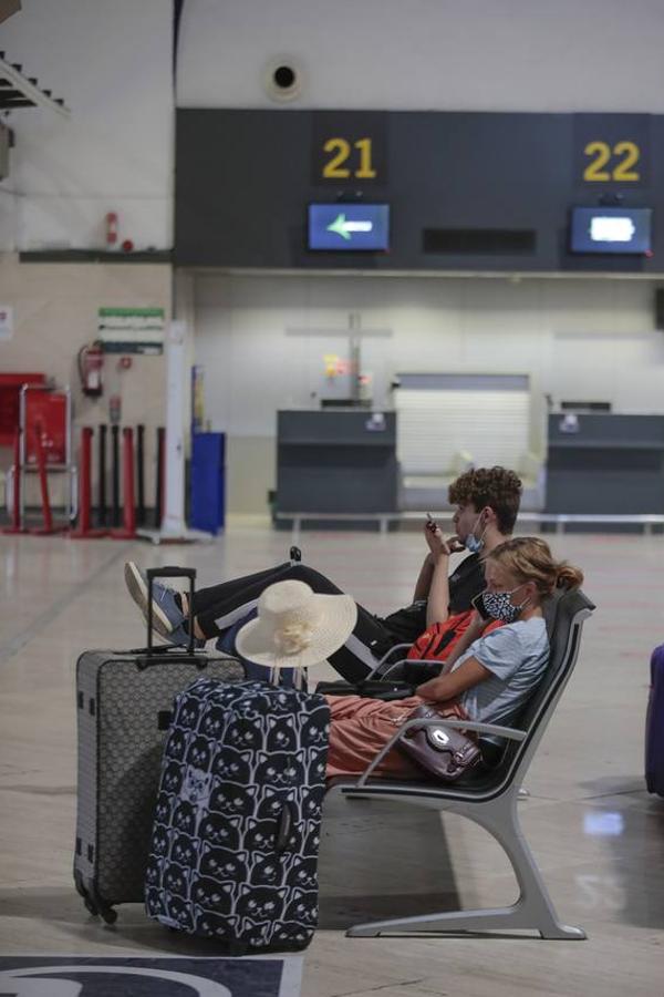 El aeropuerto de Sevilla regresa poco a poco a la normalidad con más actividad