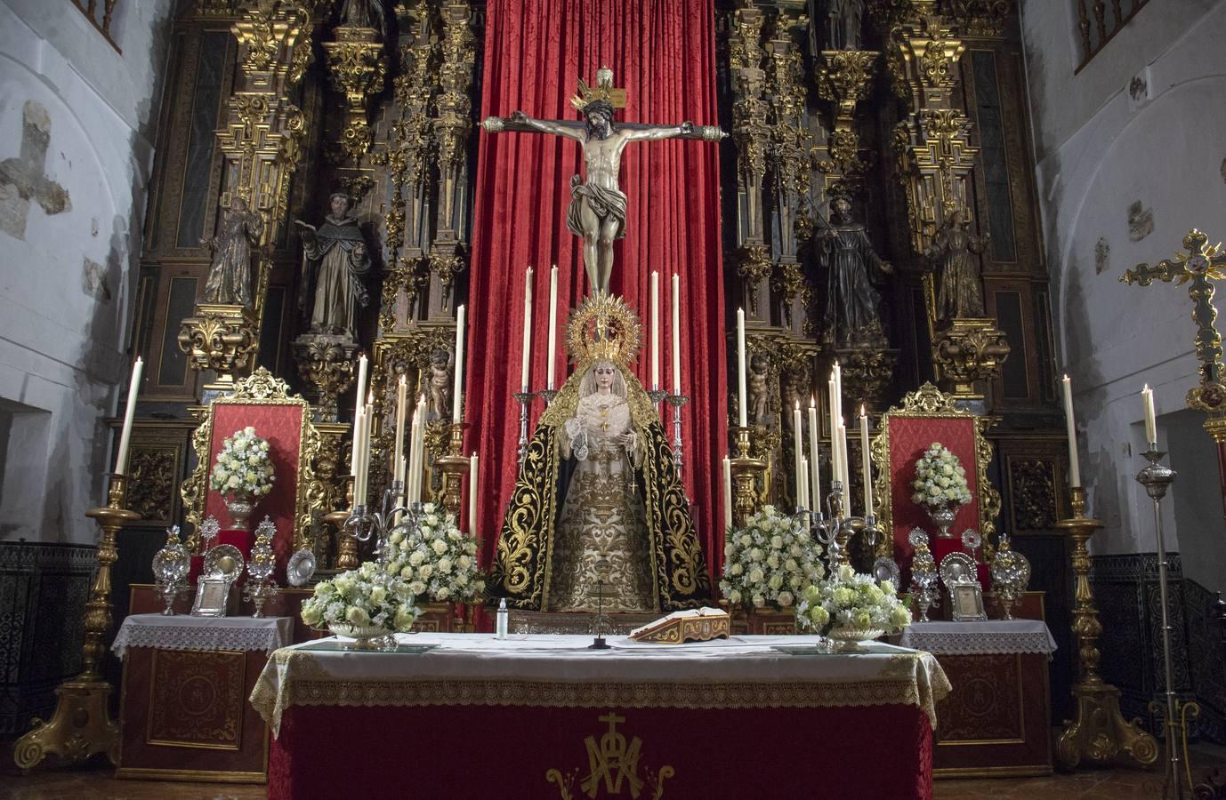 Los titulares del Buen Fin, en el altar mayor de San Antonio de Padua