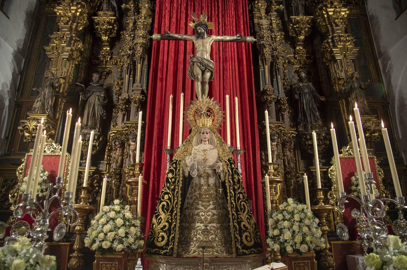 Los titulares del Buen Fin, en el altar mayor de San Antonio de Padua