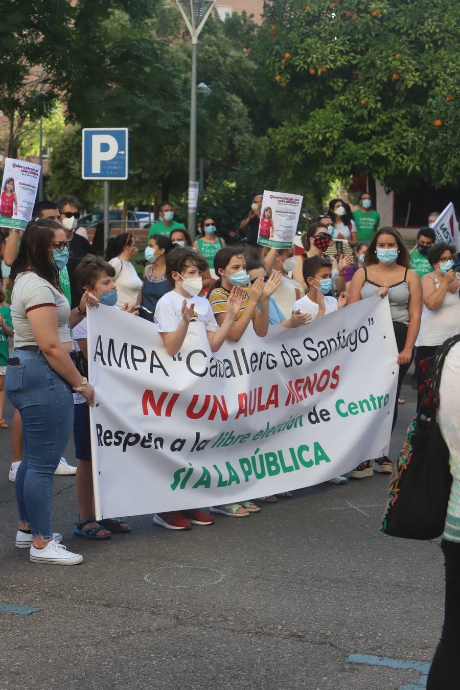 La protesta de padres y alumnos en Córdoba contra el recorte de unidades educativas