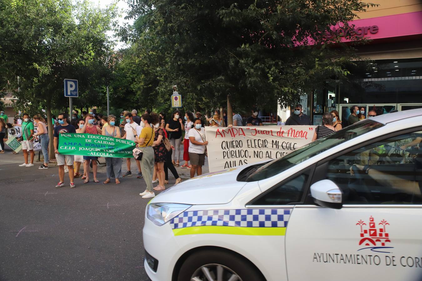 La protesta de padres y alumnos en Córdoba contra el recorte de unidades educativas