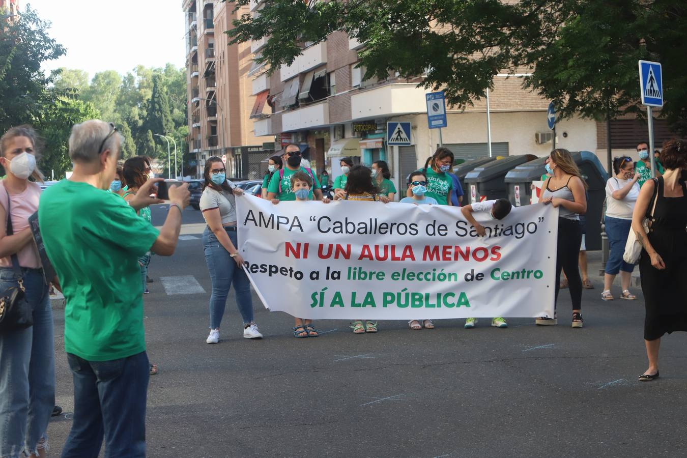 La protesta de padres y alumnos en Córdoba contra el recorte de unidades educativas