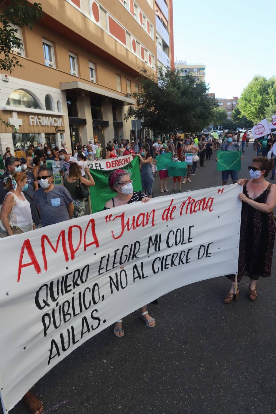 La protesta de padres y alumnos en Córdoba contra el recorte de unidades educativas