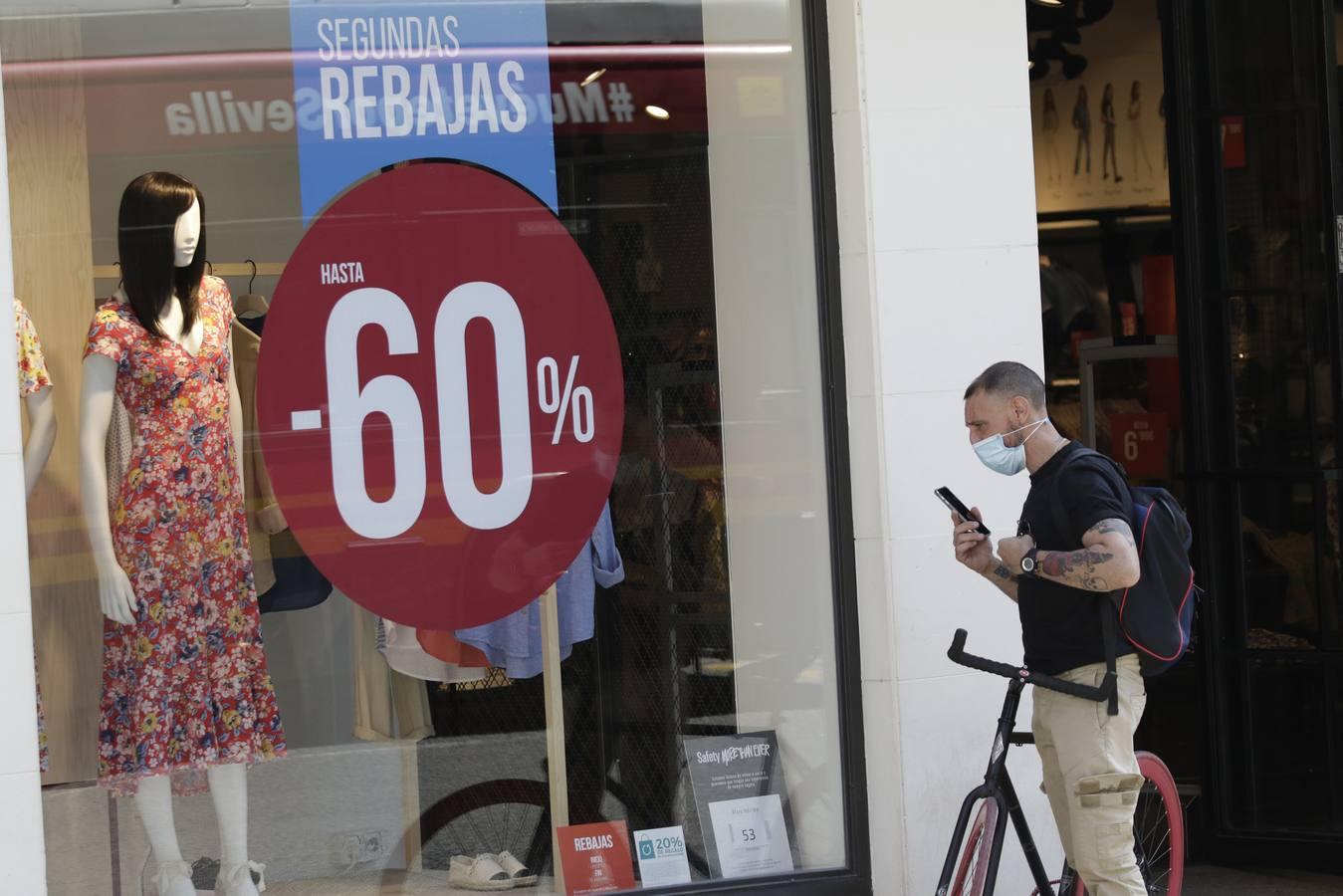 En imágenes: comienzan las rebajas en Sevilla