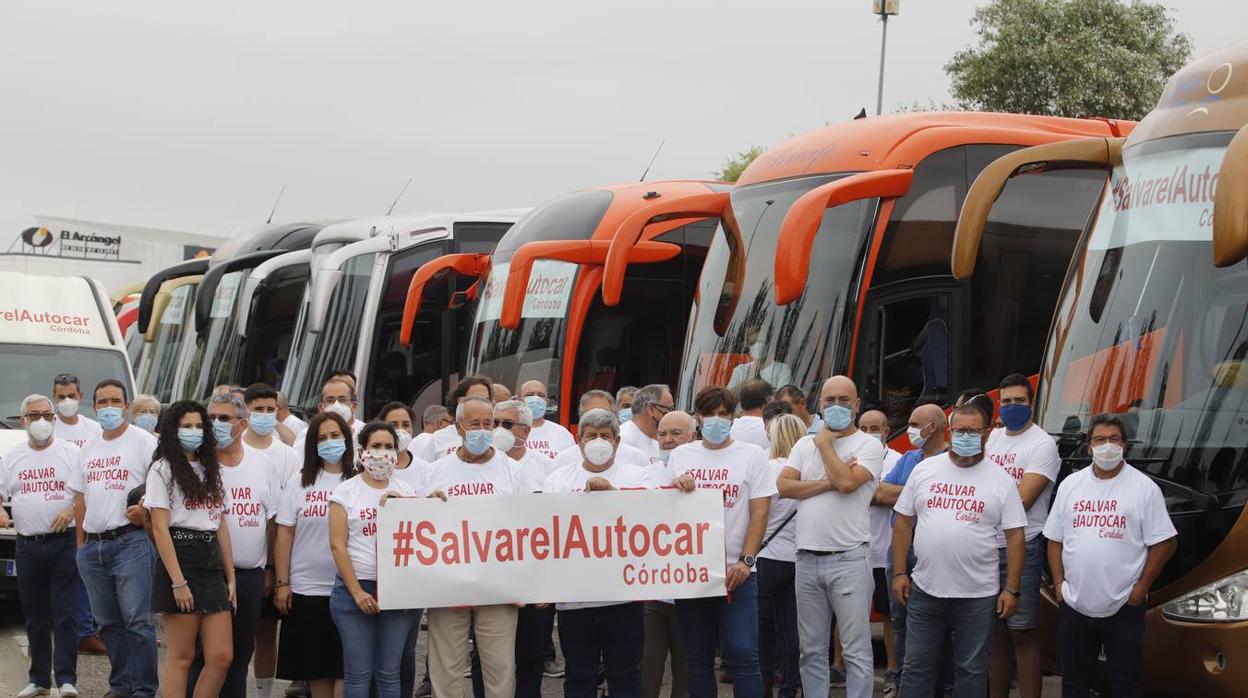 La protesta #Salvarelautocar de Córdoba en imágenes