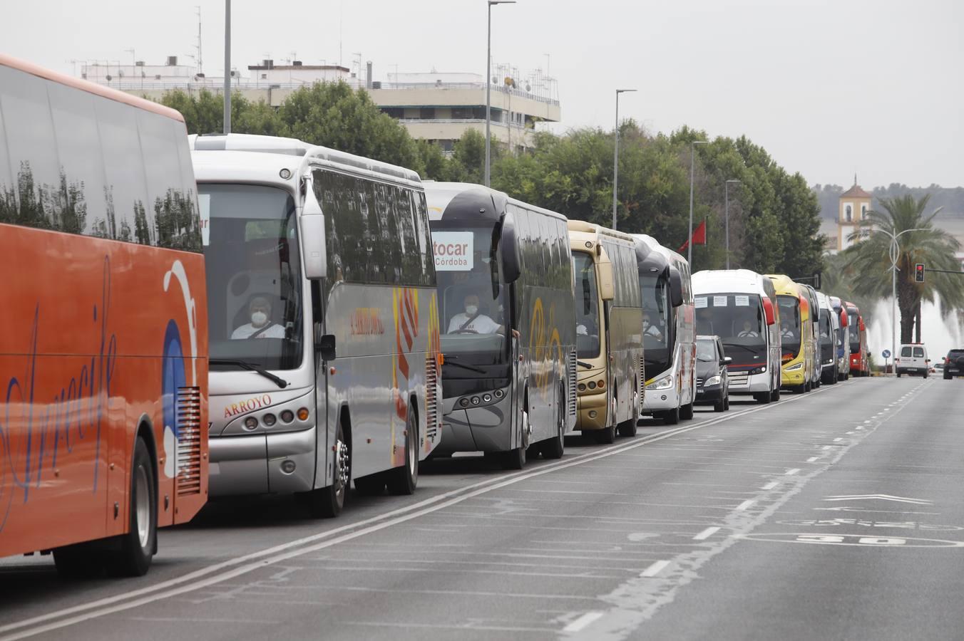 La protesta #Salvarelautocar de Córdoba en imágenes