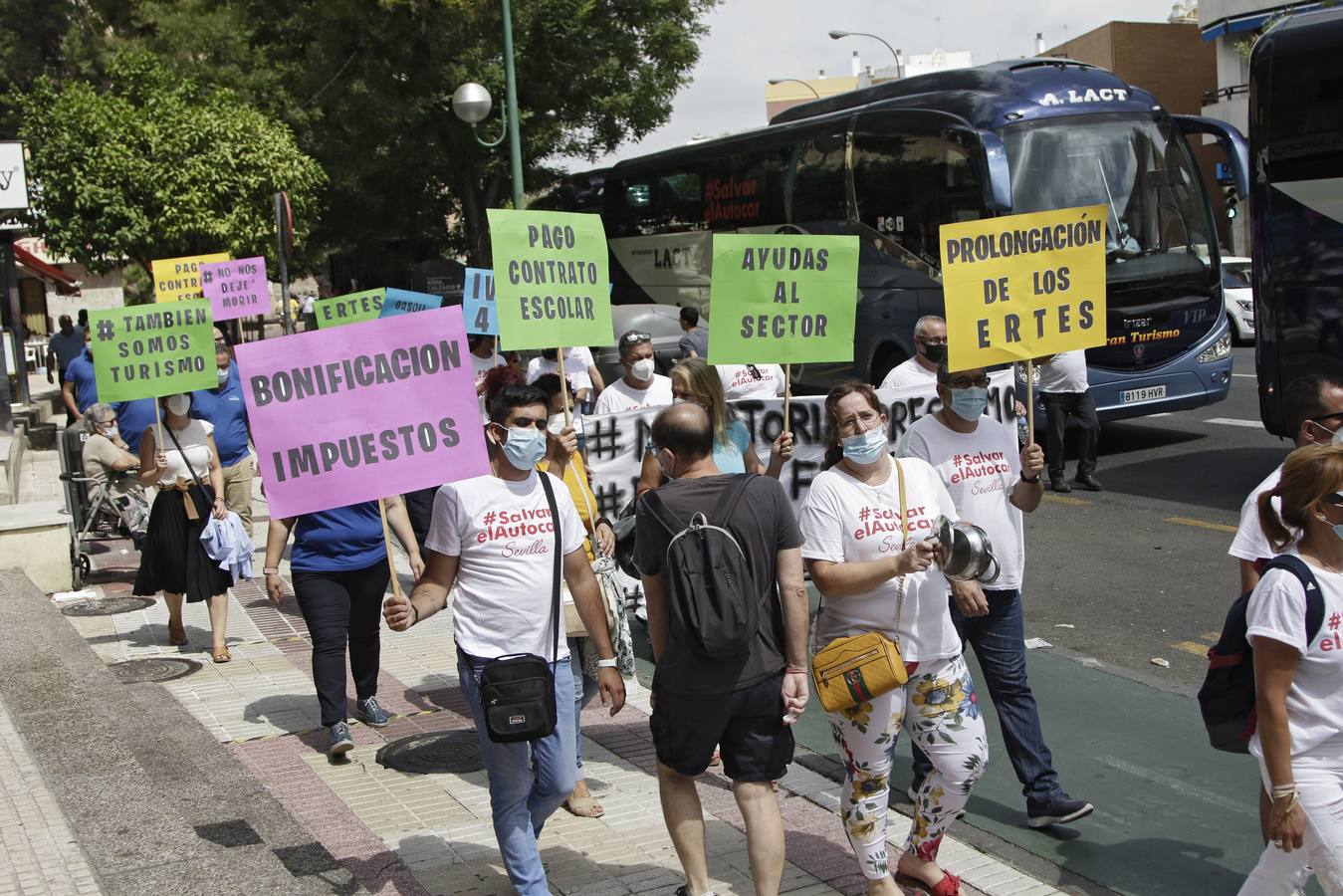 Nueva protesta del sector del autocar en Sevilla