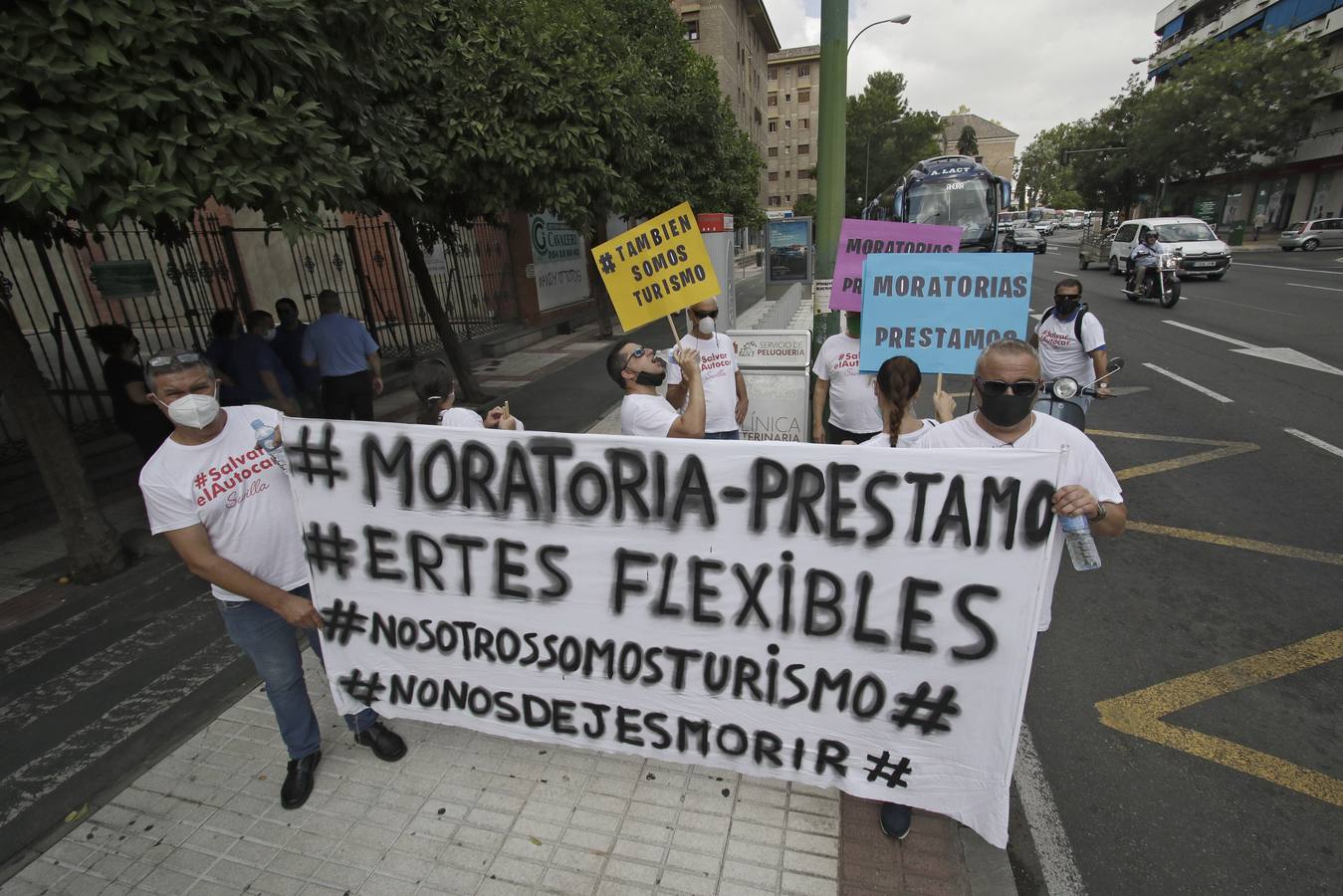 Nueva protesta del sector del autocar en Sevilla