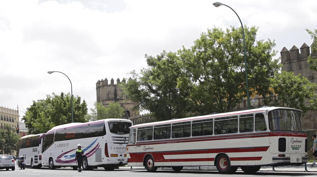 Nueva protesta del sector del autocar en Sevilla