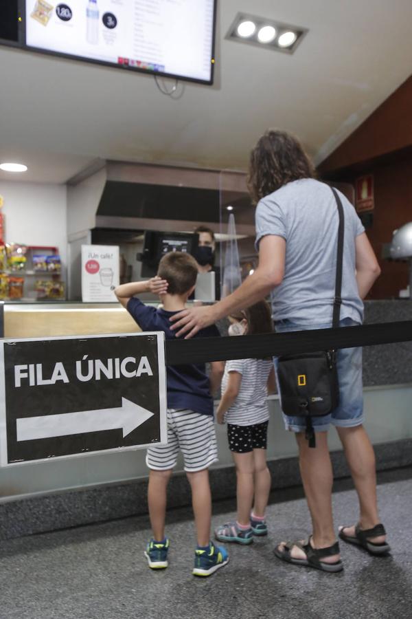 En imágenes, la reapertura de las salas de cine en Córdoba