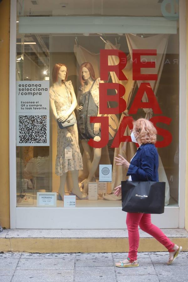 Las primeras rebajas de la «era Covid» de Córdoba, en imágenes