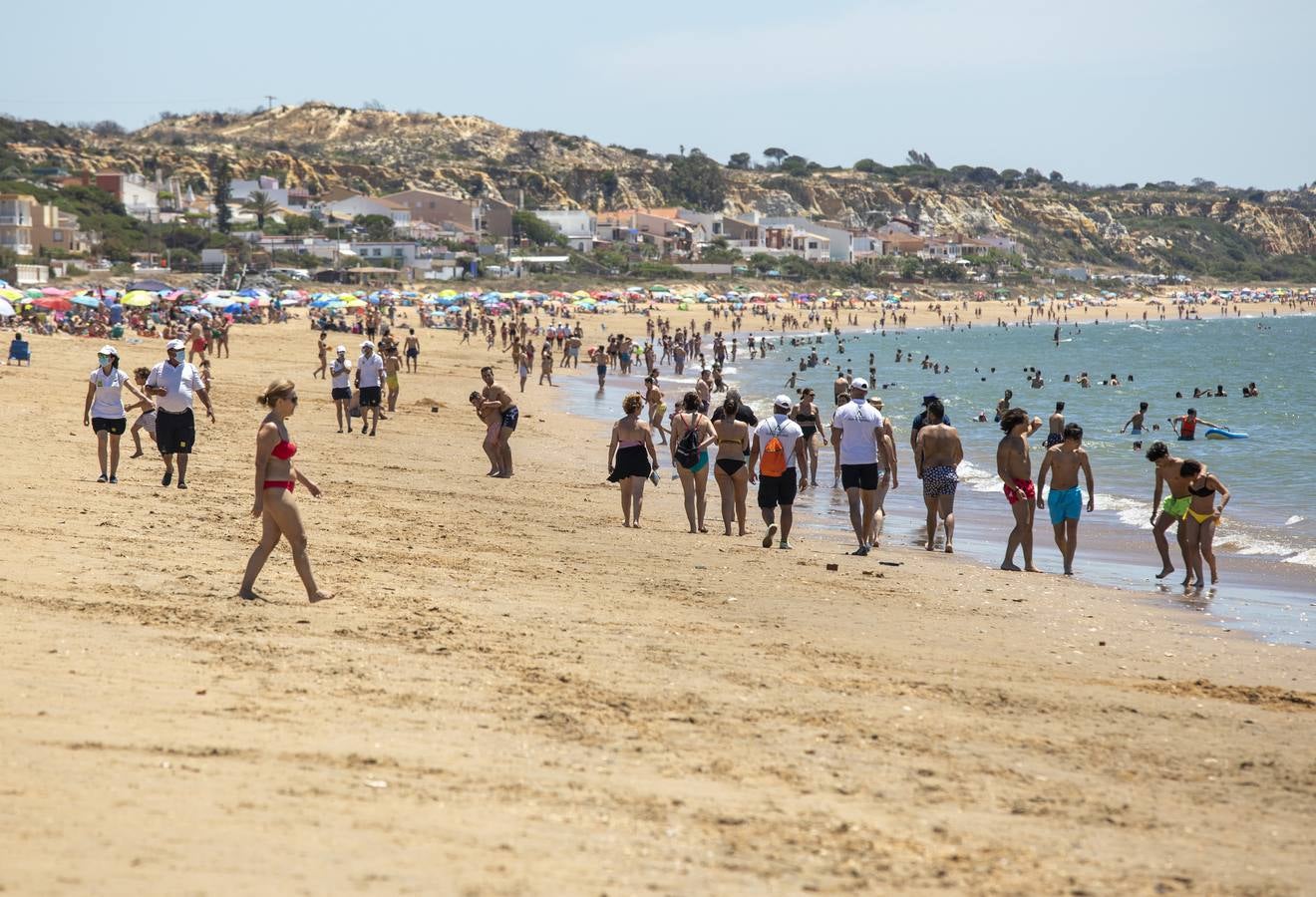 Estampas veraniegas en la playa de Mazagón