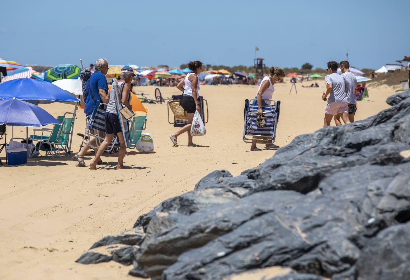 Estampas veraniegas en la playa de Mazagón