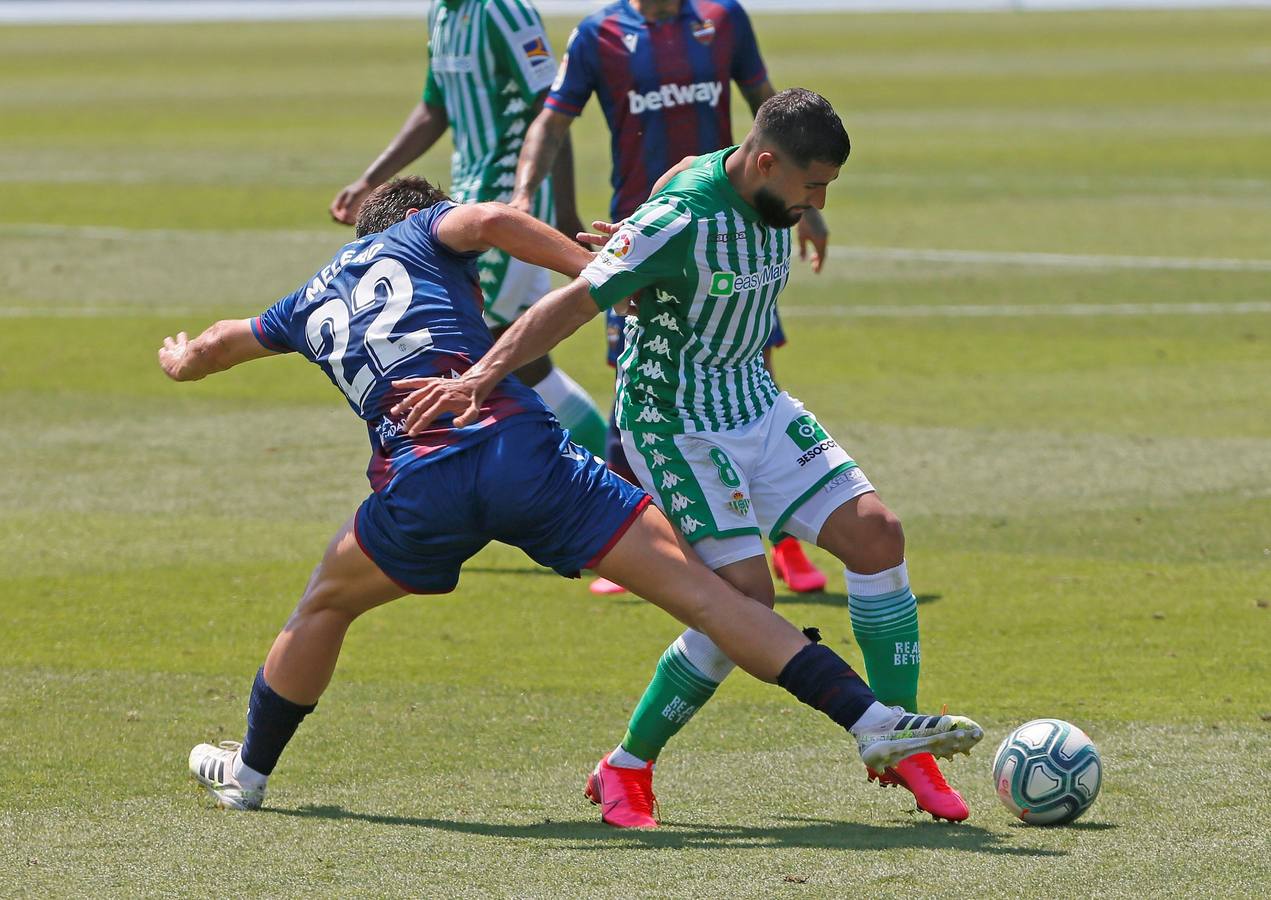 La derrota del Betis contra el Levante, en imágenes