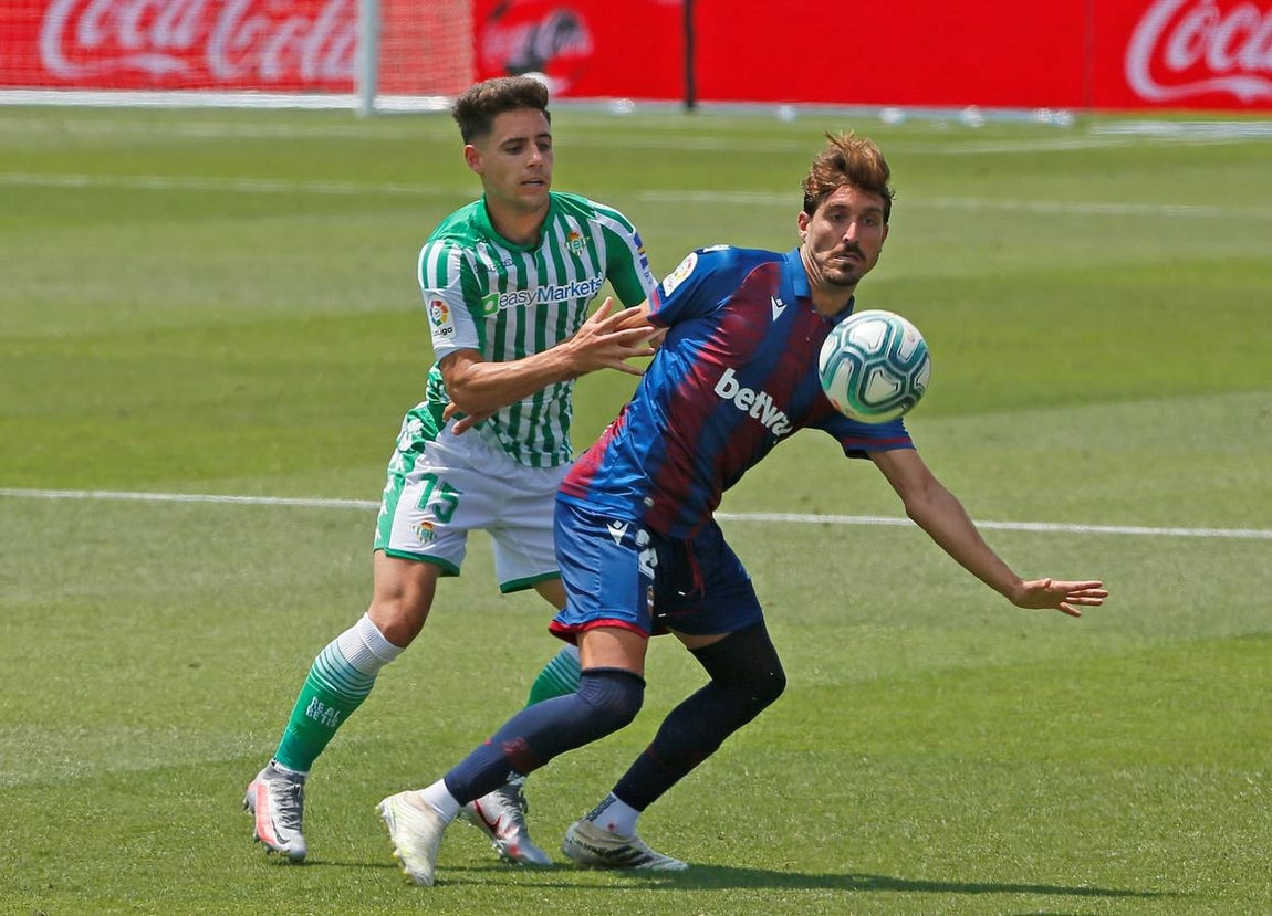 La derrota del Betis contra el Levante, en imágenes