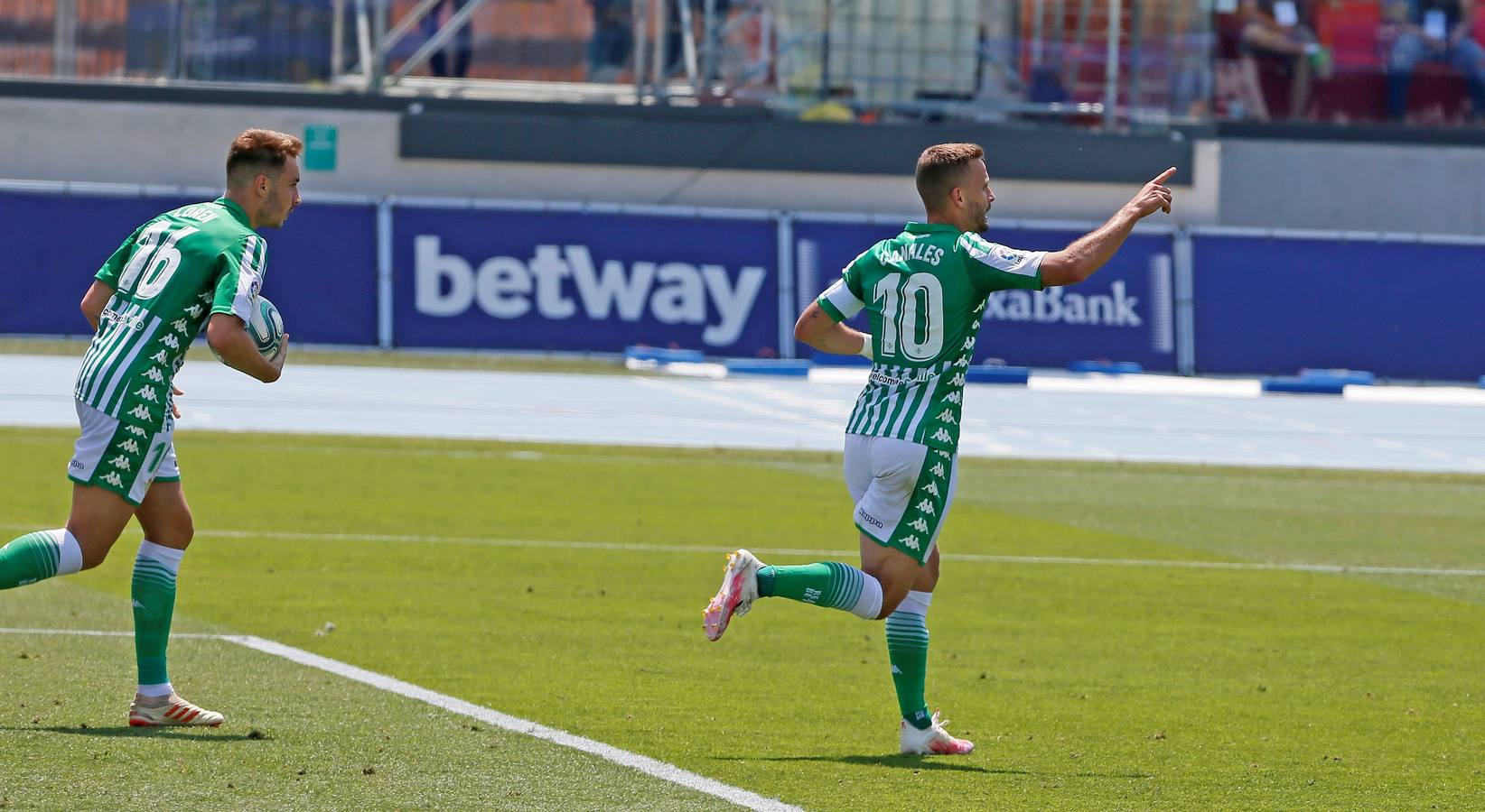 La derrota del Betis contra el Levante, en imágenes