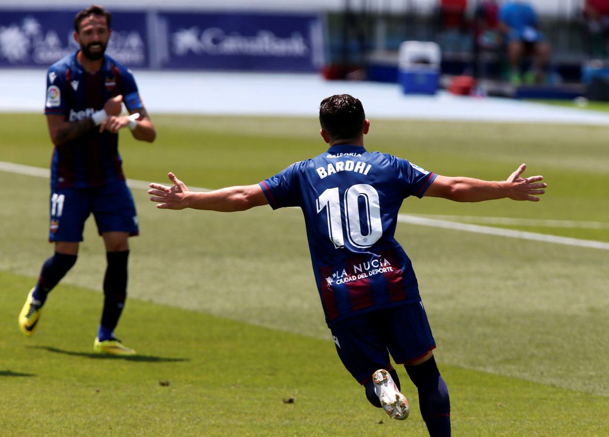 La derrota del Betis contra el Levante, en imágenes