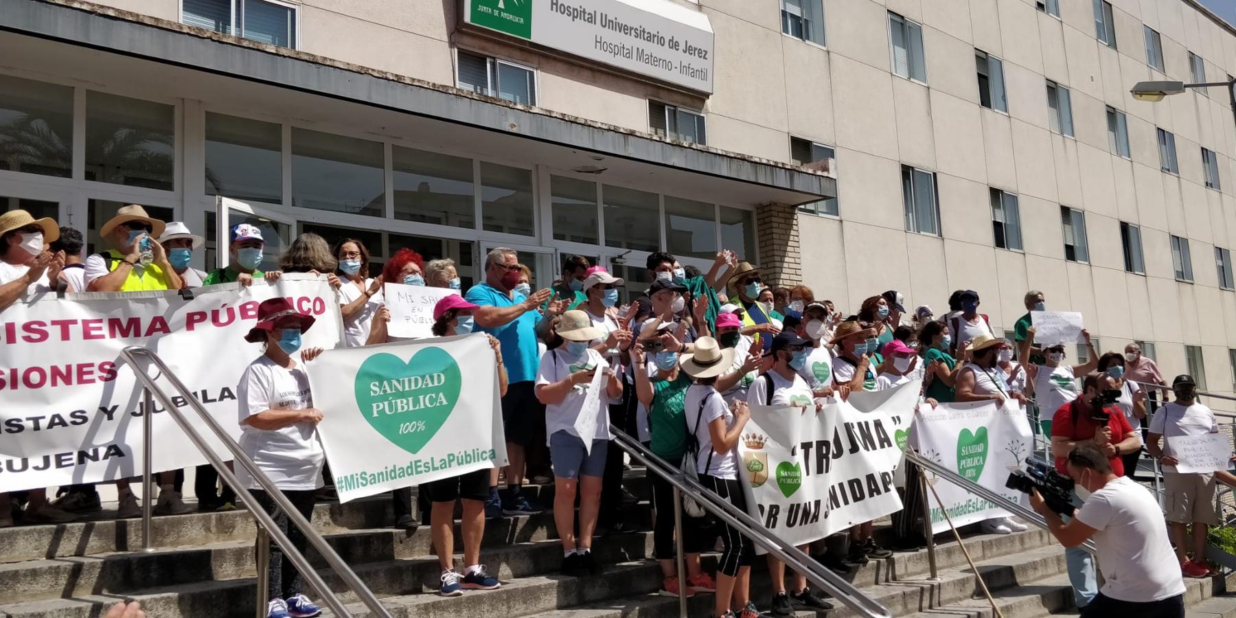 FOTOS: De Trebujena a Jerez a pie por una sanidad pública digna