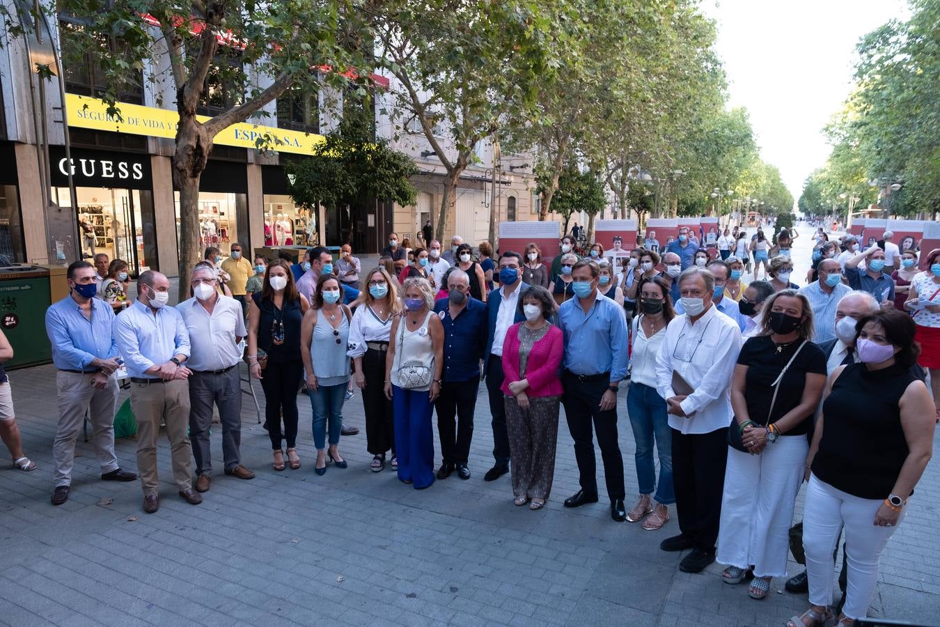 En imágenes, el acto de apoyo en Córdoba a la familia de Paco Molina