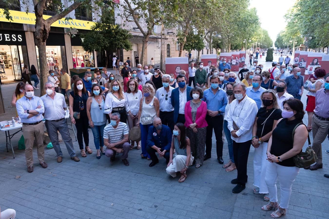 En imágenes, el acto de apoyo en Córdoba a la familia de Paco Molina