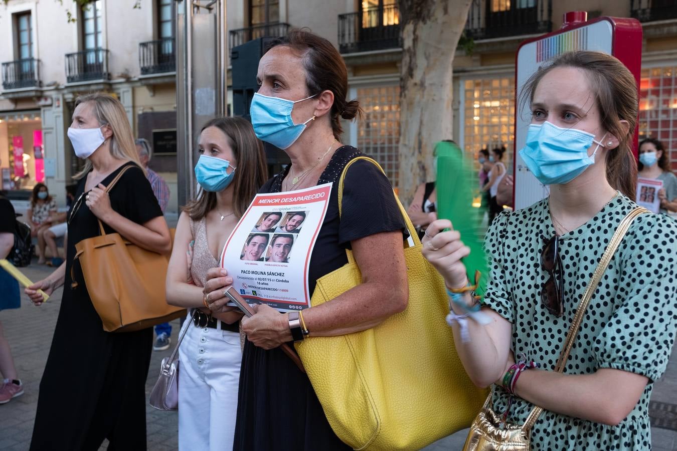 En imágenes, el acto de apoyo en Córdoba a la familia de Paco Molina