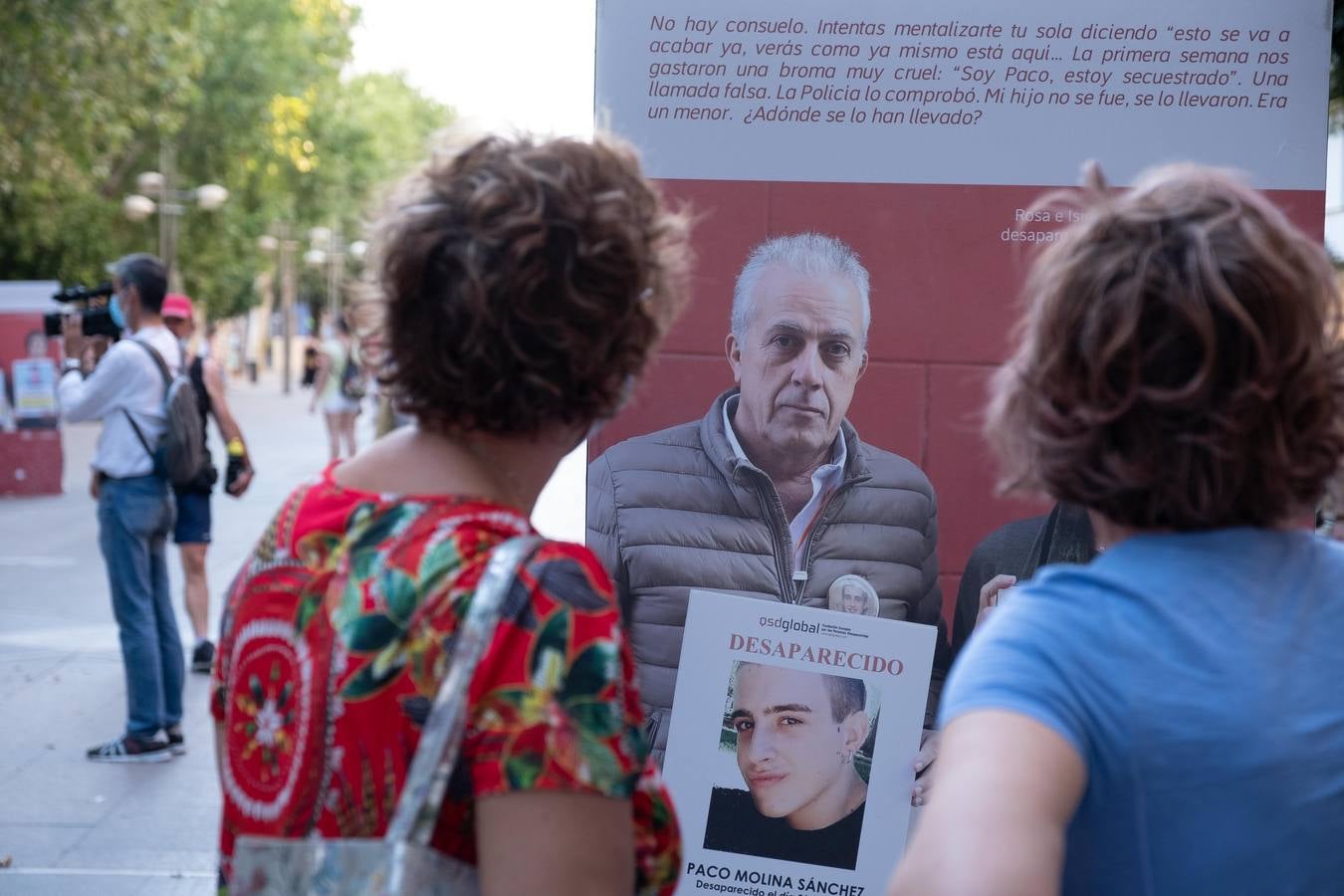 En imágenes, el acto de apoyo en Córdoba a la familia de Paco Molina