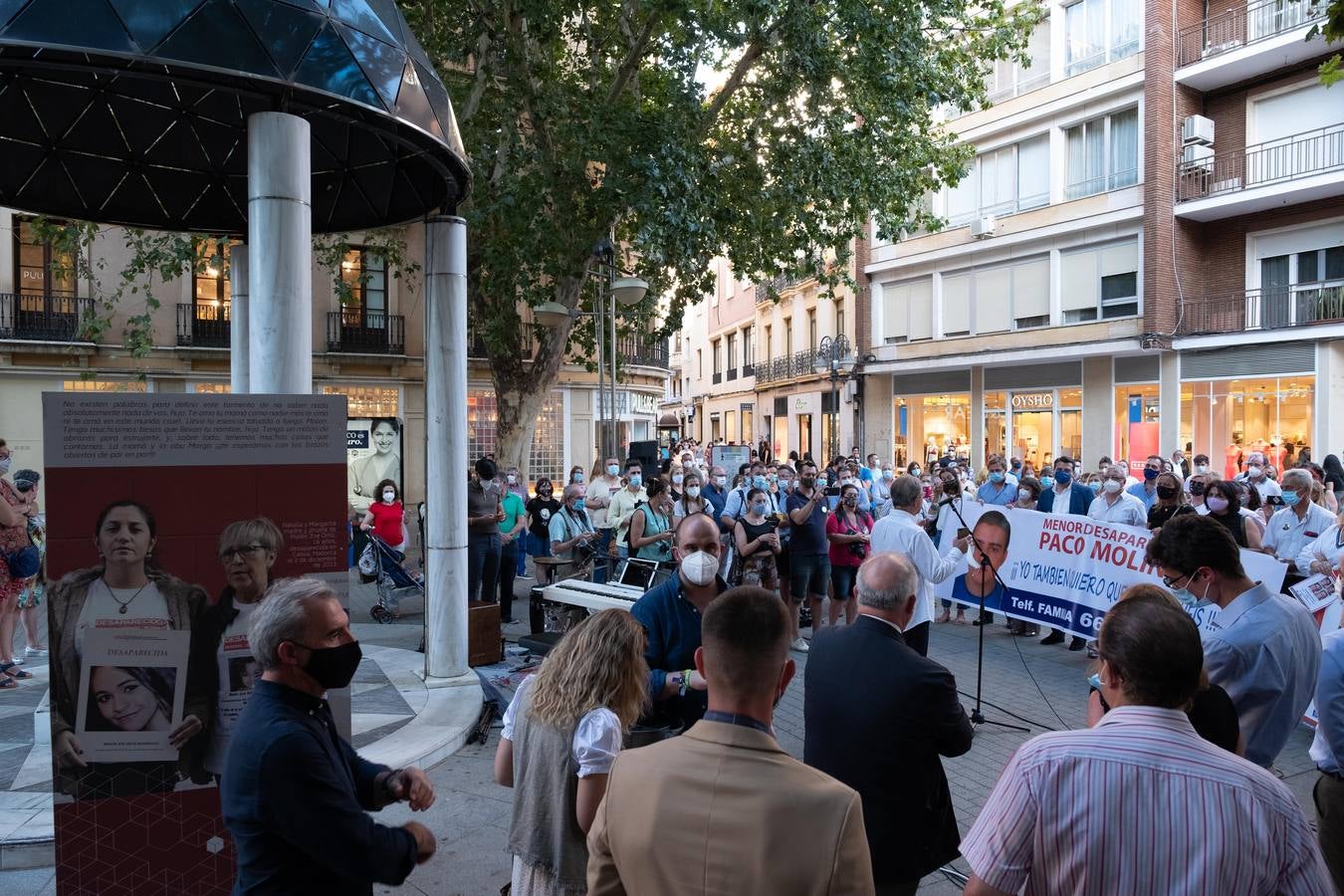 En imágenes, el acto de apoyo en Córdoba a la familia de Paco Molina