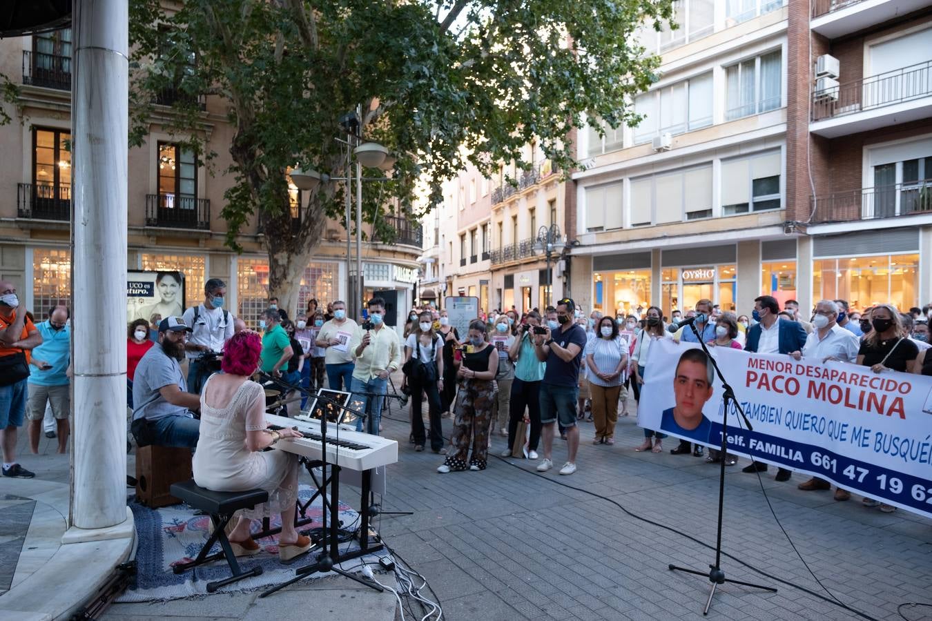 En imágenes, el acto de apoyo en Córdoba a la familia de Paco Molina