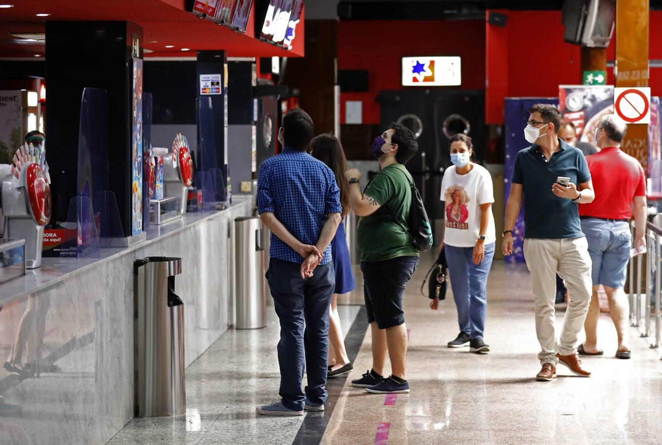 La reapertura de los cines Guadalquivir de Córdoba, en imágenes