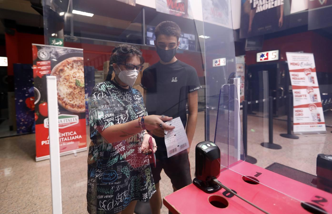 La reapertura de los cines Guadalquivir de Córdoba, en imágenes