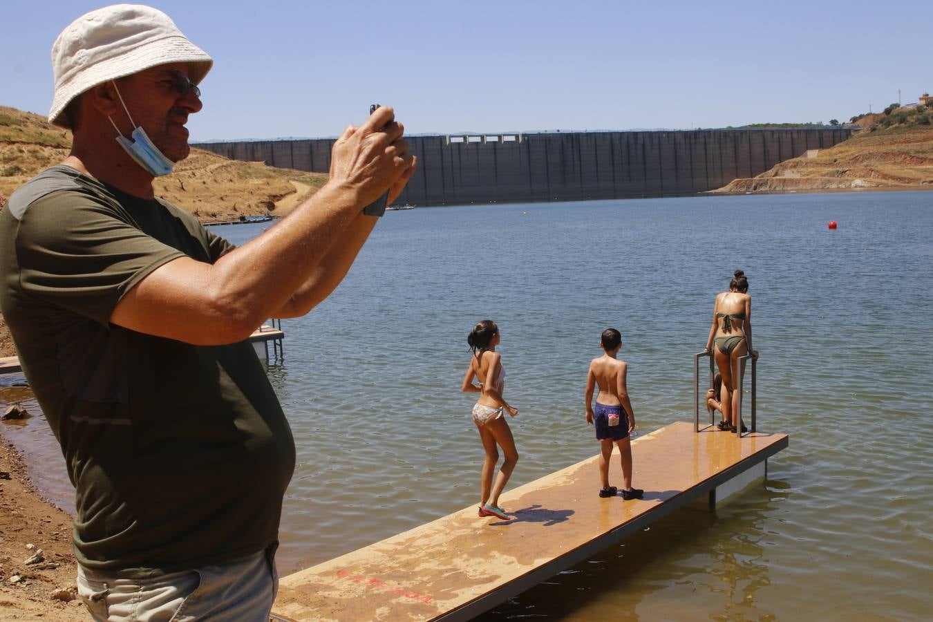 Los primeros chapuzones en las playas de interior de Córdoba