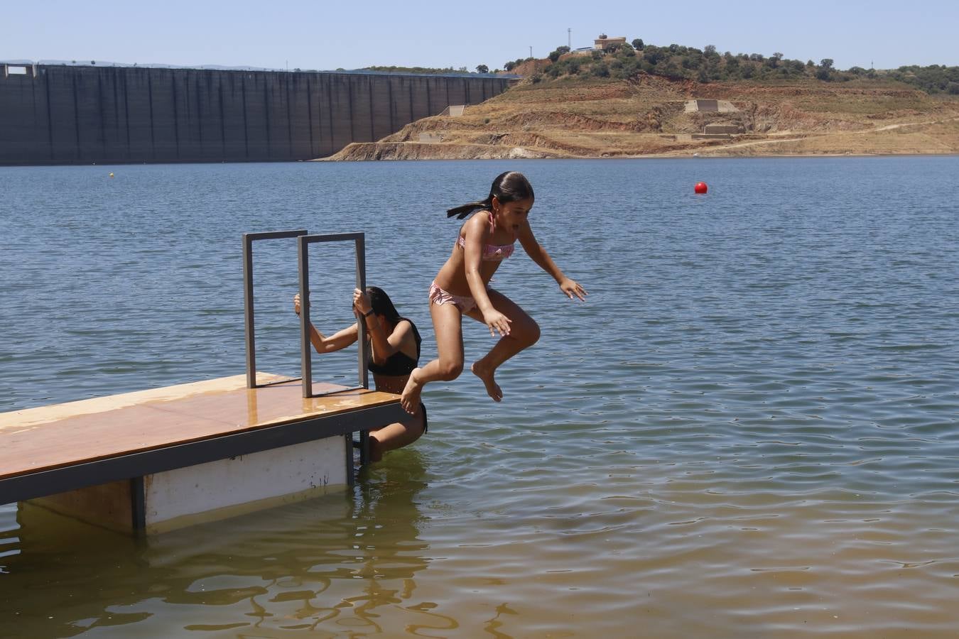 Los primeros chapuzones en las playas de interior de Córdoba