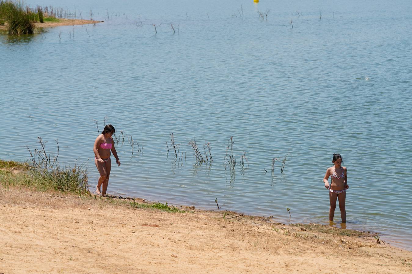 Los primeros chapuzones en las playas de interior de Córdoba