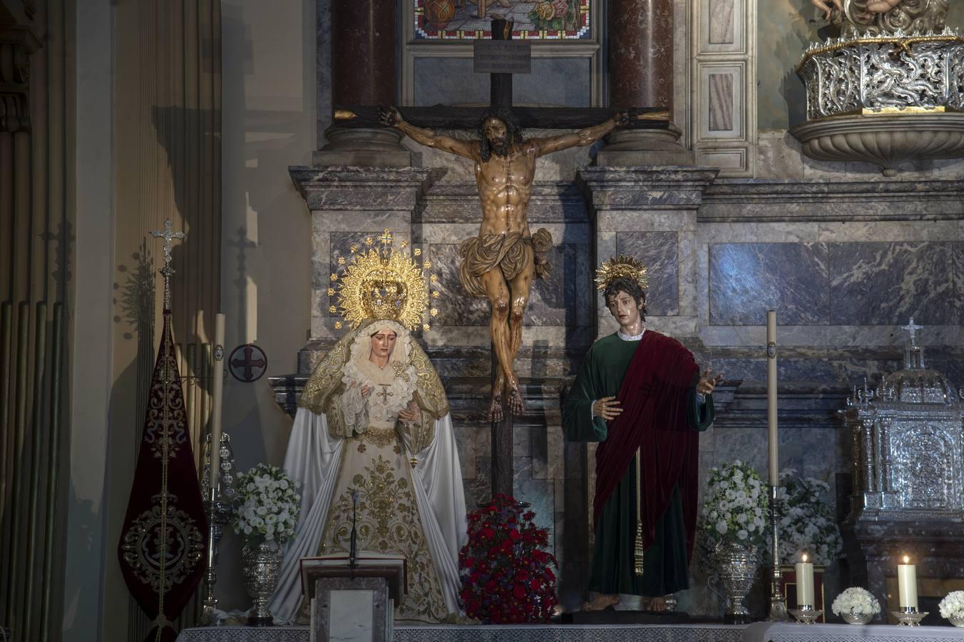 Los titulares de la Sed, en el altar mayor de la parroquia de la Concepción