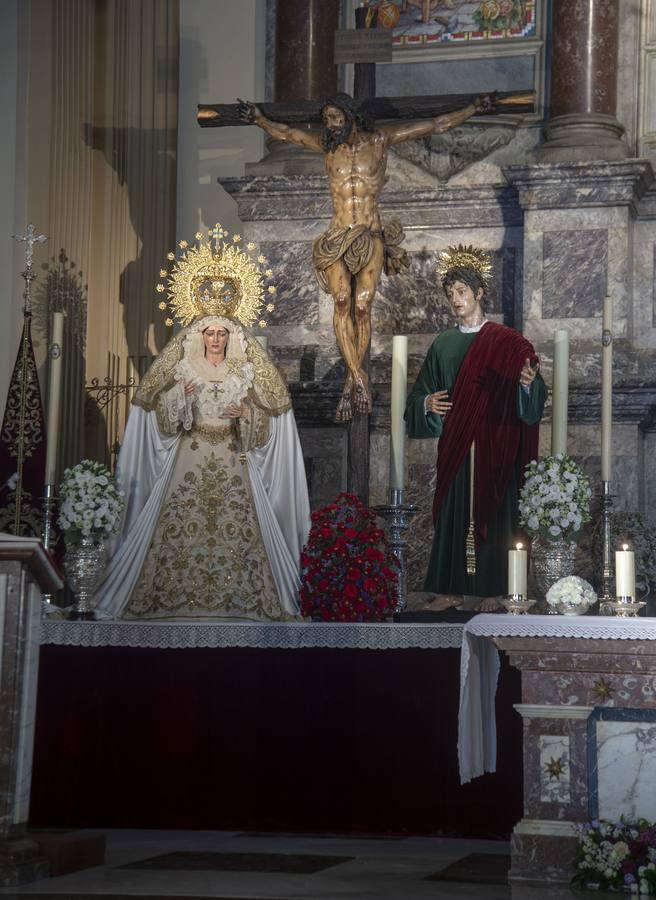 Los titulares de la Sed, en el altar mayor de la parroquia de la Concepción