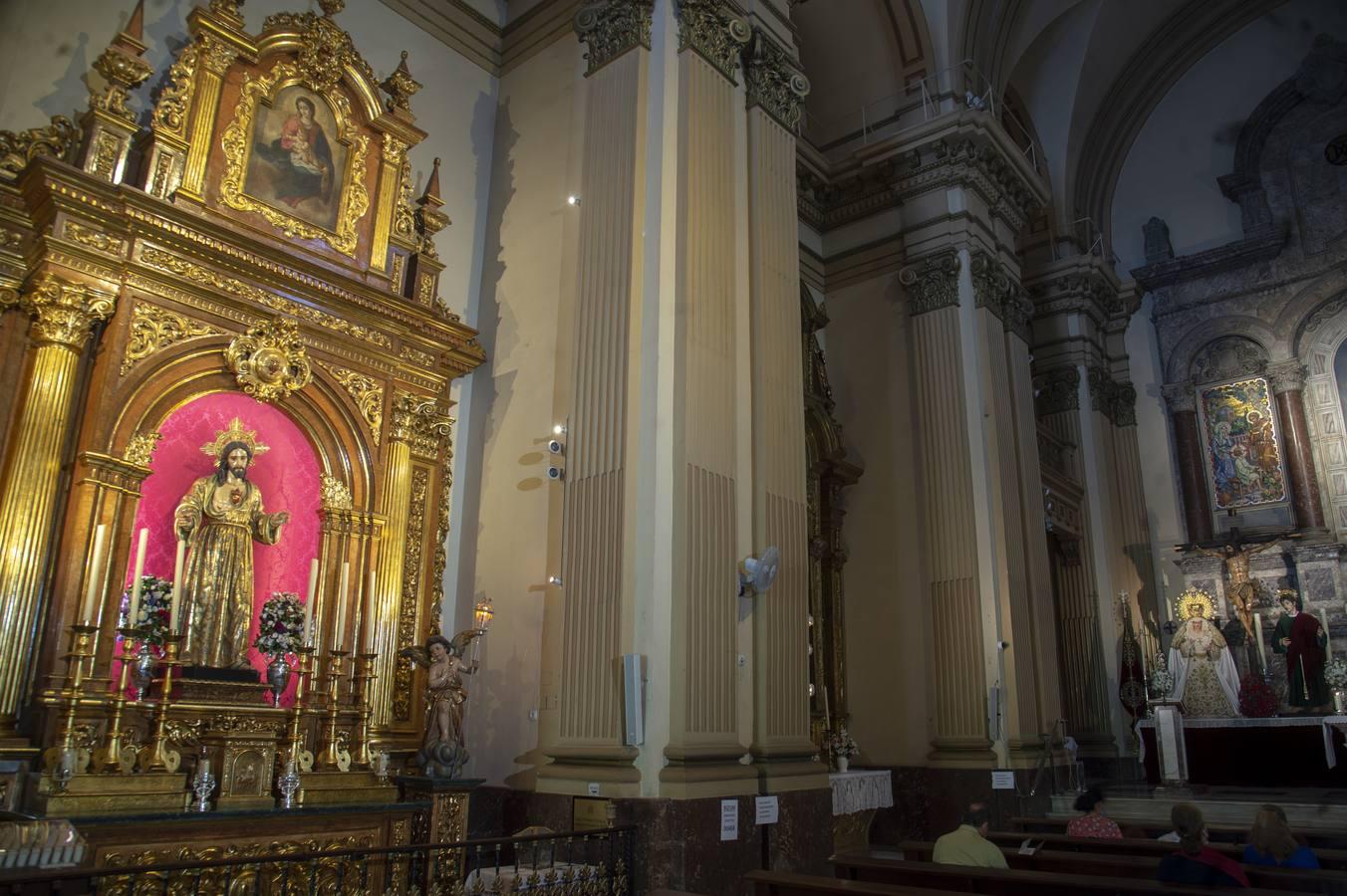 Los titulares de la Sed, en el altar mayor de la parroquia de la Concepción