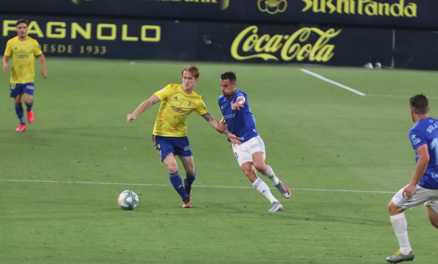 Partido Cádiz-Oviedo (2-0)