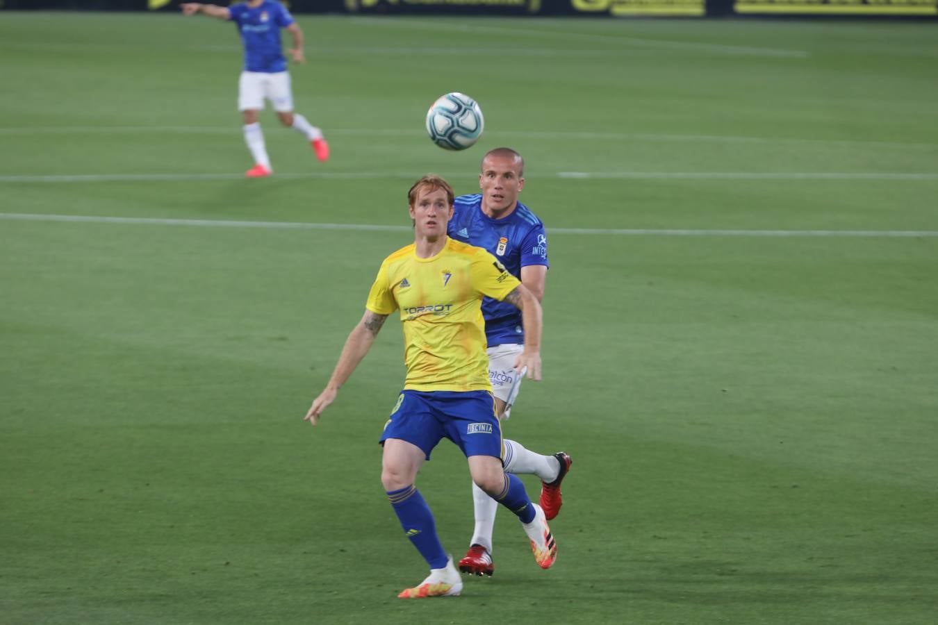 Partido Cádiz-Oviedo (2-0)