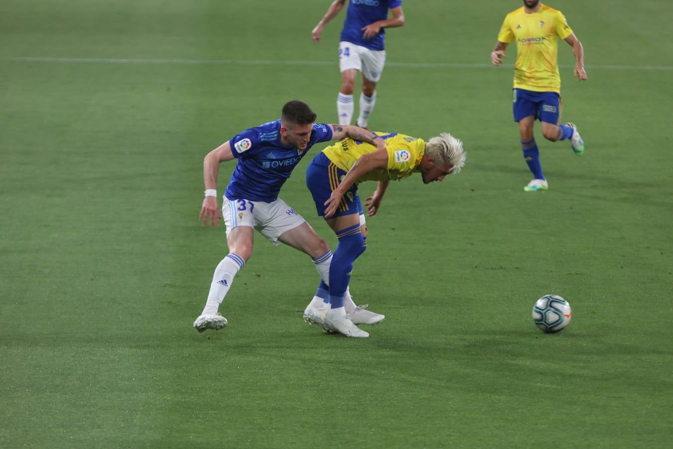 Partido Cádiz-Oviedo (2-0)